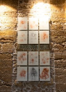 Panel con bocetos artísticos inspirados en Hércules en Casa Señorial Rivadavia