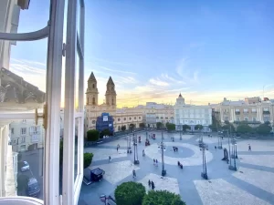 Vistas a la Plaza de San Antonio desde Palacio Conde Casa-Brunet, en el centro histórico de Cádiz